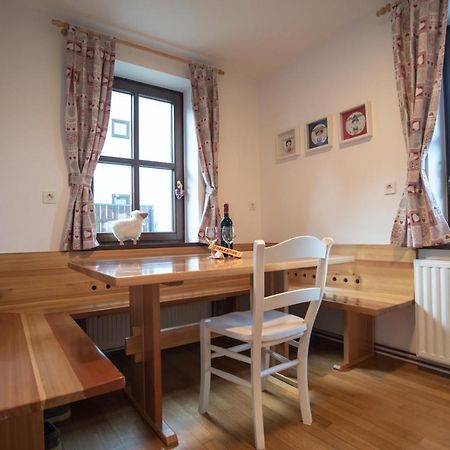 Pritlicni Apartma Hribovc Z Atrijem Kranjska Gora Exterior photo