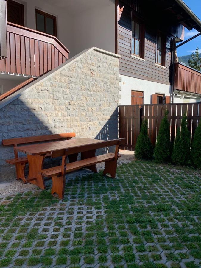 Pritlicni Apartma Hribovc Z Atrijem Kranjska Gora Exterior photo