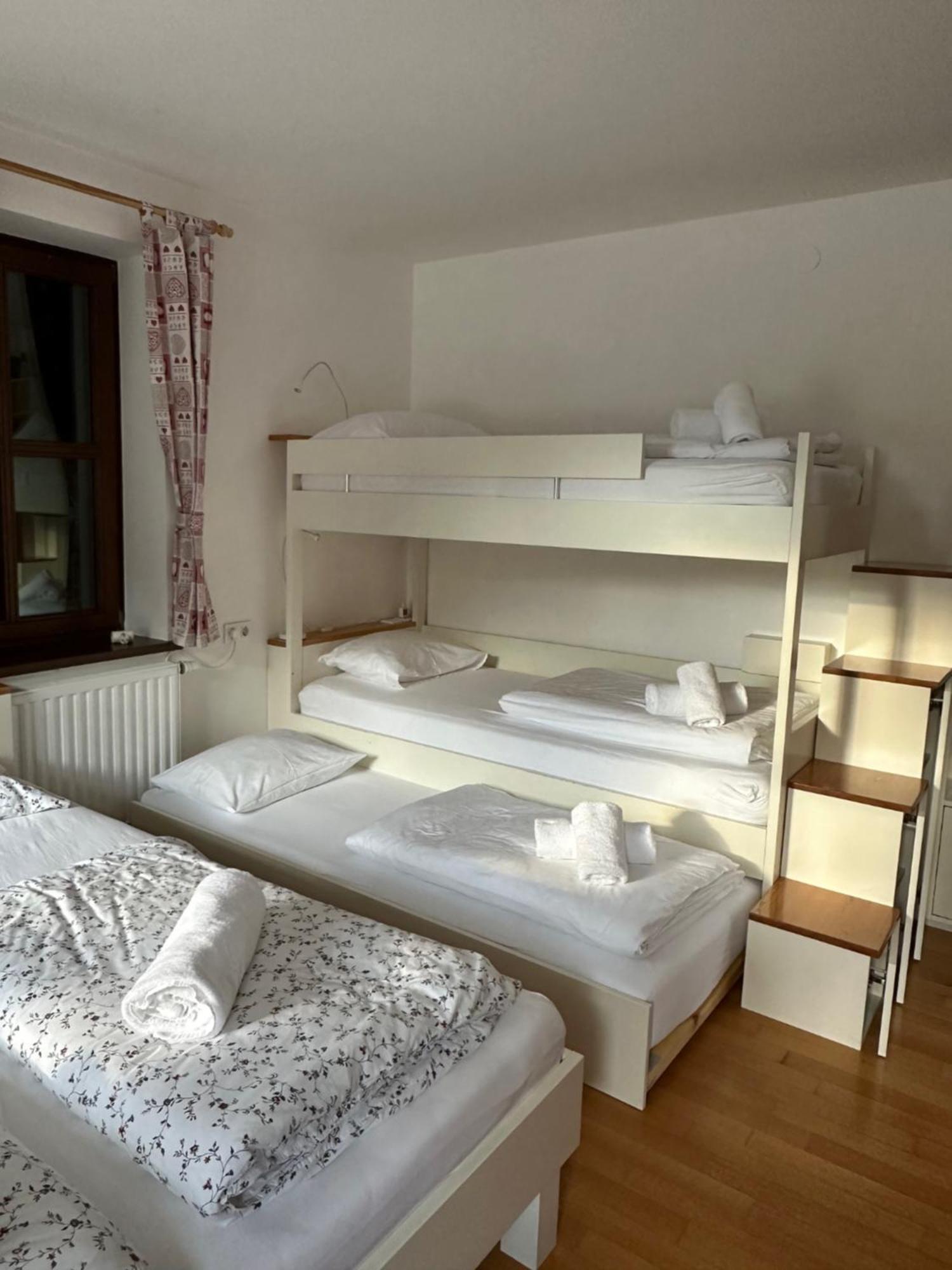 Pritlicni Apartma Hribovc Z Atrijem Kranjska Gora Exterior photo